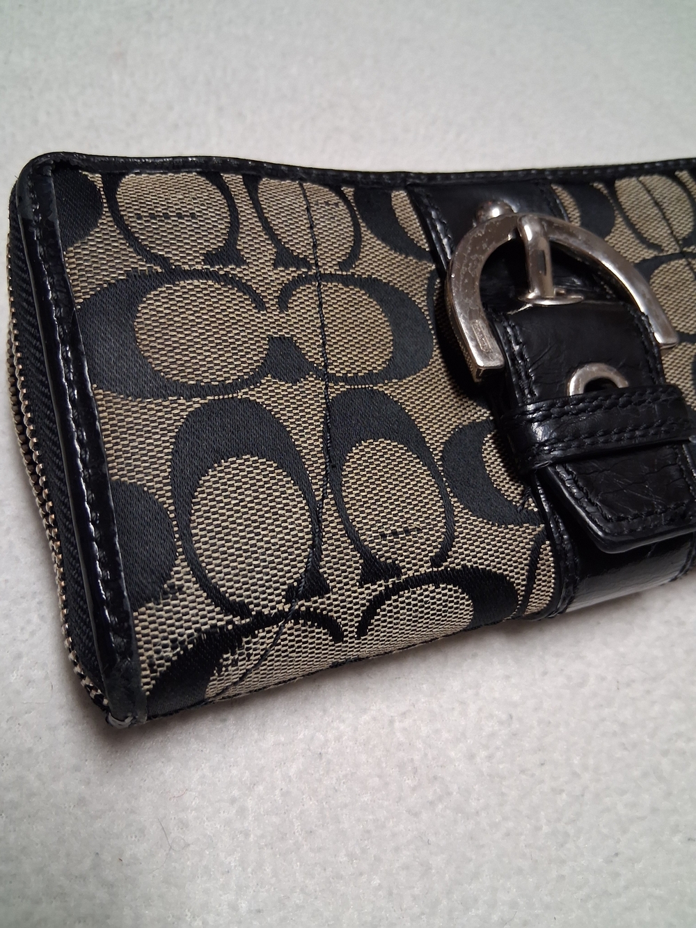 Vintage Coach Black/Tan Signature Canvas Buckle Zip Wallet - Picture 4 of 13